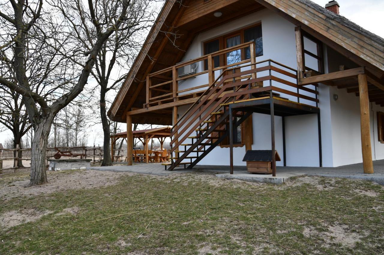 Nadas Apartman Otel Soltvadkert Dış mekan fotoğraf
