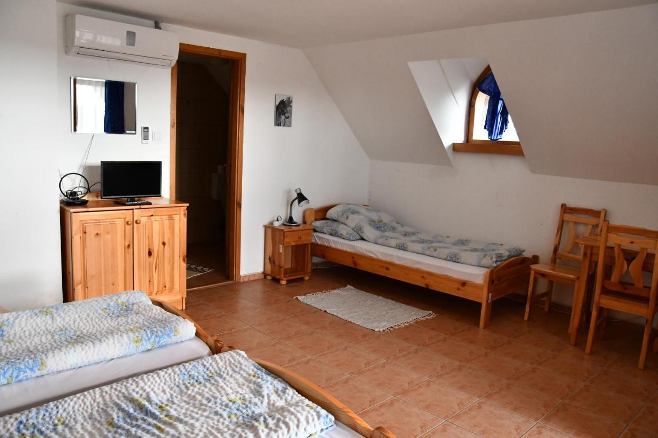 Nadas Apartman Otel Soltvadkert Dış mekan fotoğraf